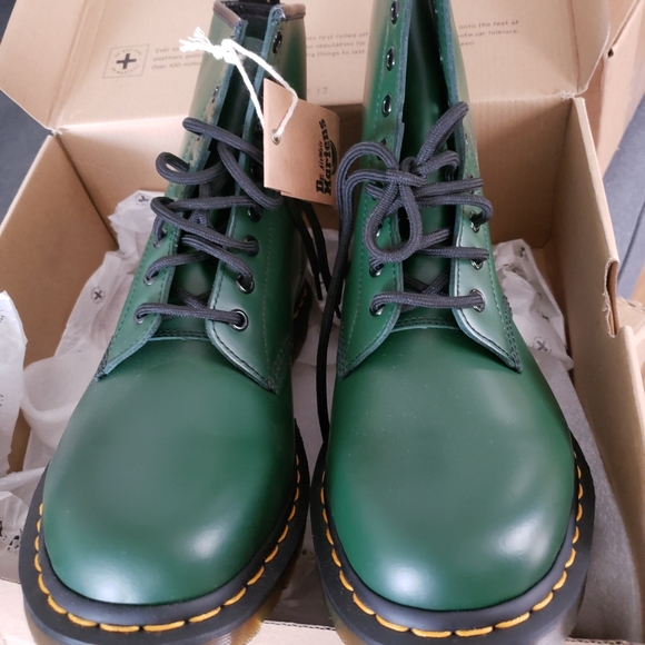Dr. Martens 1460 Smooth Boot - Picture 3 of 8